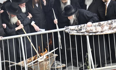 האדמו"ר מגור בשריפת חמץ