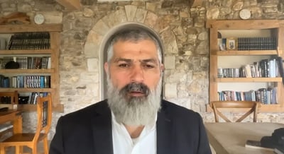 צבי יחזקאלי בפינה על פרשת שמיני • צפו