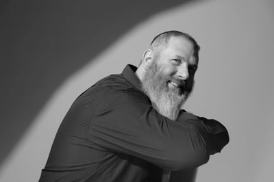 עדי גביסון בגרסה ווקאלית לשירו: "אורות של תקווה"