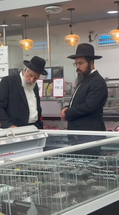 רגע מיוחד: מה עשה הגאב"ד בהישמע צפירת 'יום הזכרון'?