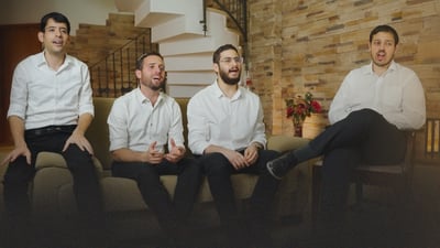 להקת 'דברים' בביצוע לכבוד שבת: "שלום עליכם"