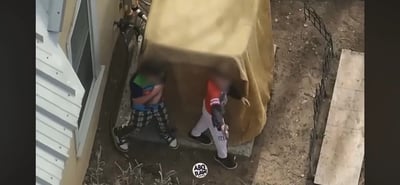 תיעוד מצמרר: ילדים קטנים עמדו חמושים מול שוטרים