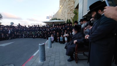 "הרבי פה": האדמו"ר מויז'ניץ נחת בארץ, החסידים בירכו "שהחיינו"
