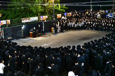 האדמו"ר מסערט ויז'ניץ באתרא קדישא מירון