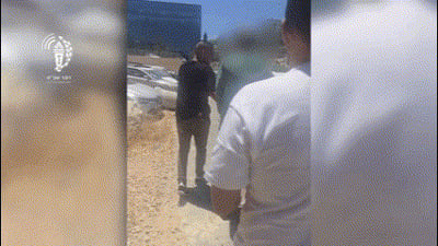 העצור עם האזיק האלקטרוני ניסה להימלט, הבלשים תפסו אותו • צפו