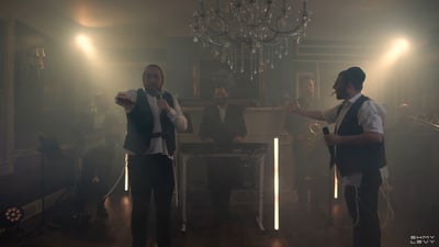 שימי לוי, קלמי שווארץ וארי סמט במחרוזת "וועסטל טאנץ"
