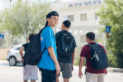 מה גרם לנער תל אביבי לבחור בישיבה במודיעין עילית? התשובה שלו תשאיר אתכם עם דמעות >>