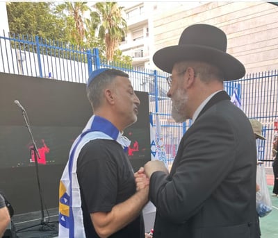 הרה"ר הגר"ד לאו בהלווית יונתן סמרנו הי"ד