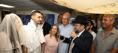 החופה במוקד העירוני