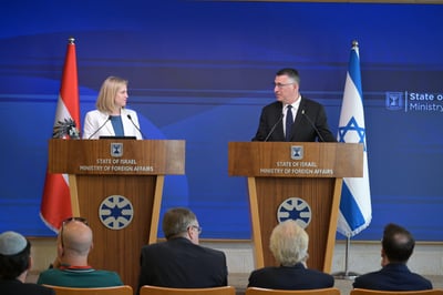 סער עם שרת החוץ של אוסטריה
