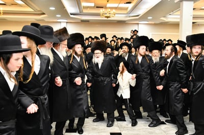 האדמו"ר מאמשינוב בחתונה בבני ברק