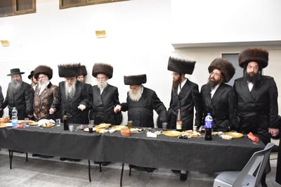 שמחת שבע הברכות בחצרות מאקאווא - טשארנוביל - קאסאן 