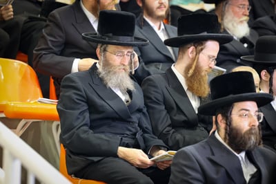 יעקב טסלר במסיבה