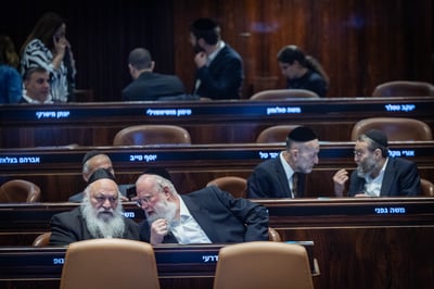 בכירי דגל התורה - גפני ומקלב במליאה | ארכיון