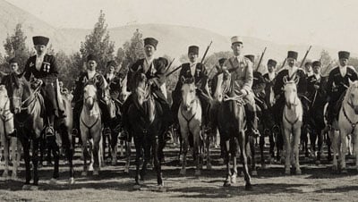 חיילים צ'רקסים שלחמו בתחילה בצבא וישי, וערקו לצד צרפת החופשית. צולם ב-21 במאי 1941