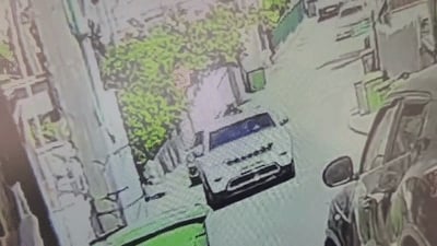 האיץ במכוון לעבר רוכב האופנוע והתנגש בו בעוצמה | צפו בתיעוד