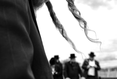 האח הקטן ויתר על האדמו"רות לאחיו הבכור - אז למה החסידות הושמדה? | סיפור מטלטל