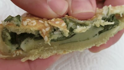 כיסוני גבינות ועלי סלק שכל ביס מהם חלום