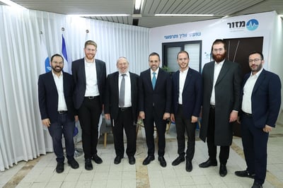 שר הבריאות לשעבר, ח"כ הרב אוריאל בוסו ערך סיור מקיף במשרדי ארגון 'מזור' בבני ברק