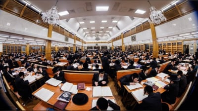 היכל ביהמ"ד הגדול של חסידות סאטמר ברחוב ראדני