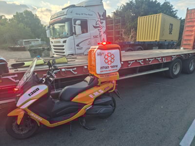 טרגדיה נוראה: נהג המשאית עצר בצד ונמחץ למוות בתאונה קטלנית
