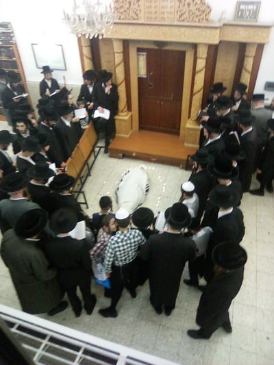 המיטה בהיכל בית מדרשו בירושלים