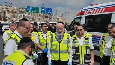 בבכי ובכאב: מתנדבי זק"א באמירת קדיש מצמררת לאחר סיום הטיפול בקדושים | צפו