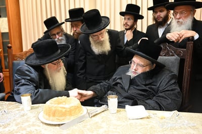 האדמו"ר מצאנז בביקור אצל האדמו"ר מבעלזא