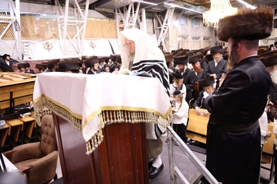 סליחות ראשונות בחצה"ק פינסק קרלין