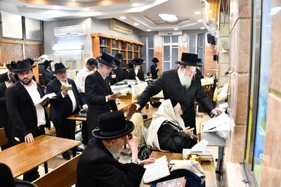 סליחות ראשונות בחצה"ק נאראל