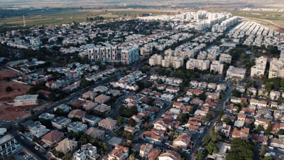 2000 משפחות בלי פתרון: נאלצות לצעוד מרחקים ולחיות בלי מקווה