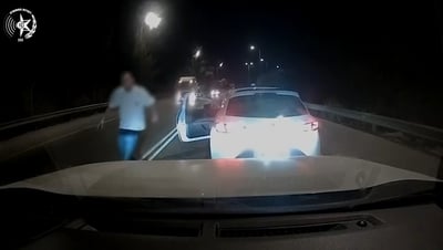 נהג ריסס גז פלפל לעבר משפחה בכביש - תינוק בן 4 חודשים נפגע | תיעוד מהתקיפה