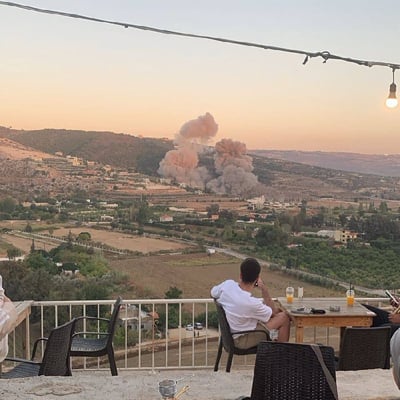 שותים מיץ תפוזים מול פטריות העשן: בדרום לבנון התרגלו לתקיפות צה"ל | תיעוד