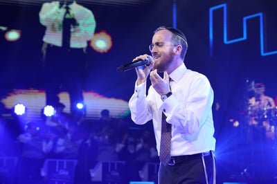 נפתלי קמפה בסינגל קליפ חדש לסוכות: "מלך רחמן"