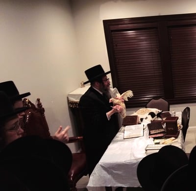 האדמו"ר מסקולען לייקווד במנהג כפרות