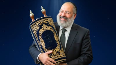 הקפות שמחת תורה: איך מנהג הפך לשיא השמחה? | צפו