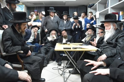 ניחום אבלים אצל הגרי"ד גרוסמן