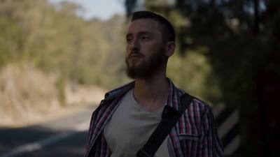 הזמר והיוצר בסינגל קליפ חדש: "אף אחד לא ישמע"