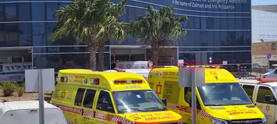 אמבולנסים של מד"א בכניסה לבית החולים שיבא