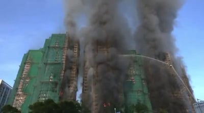 גורדי שחקים עולים בלהבות: לפחות 36 הרוגים ו-279 מנותקי קשר