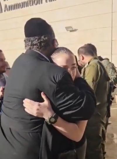 הרב אינדורסקי עם בתו 