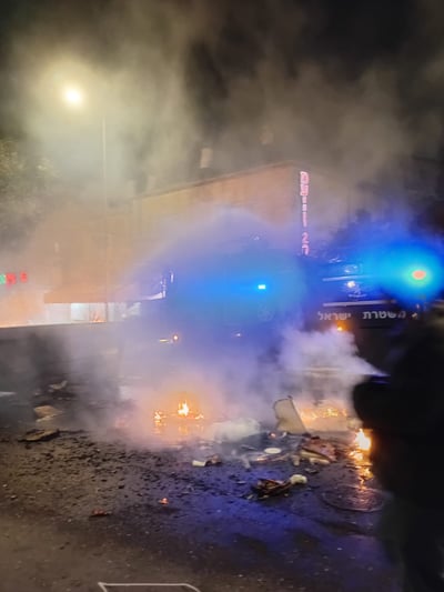 הבערת הפחים הערב בהפגנה