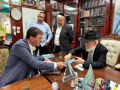 הגר"צ מאזוז עם בועז ביסמוט יו"ר ועדת החוץ והביטחון