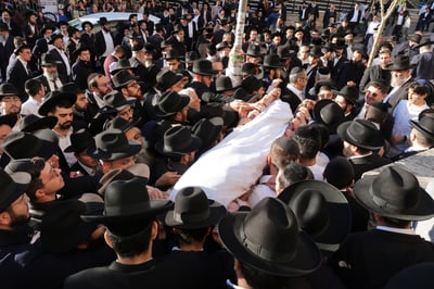 מסע הלווית הגה"צ רבי משה חיים אריה זצ"ל