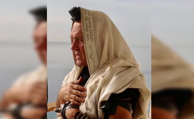 תיעוד מרגש: הזמר הפופולרי שלומי שבת מספר איך הוא התקרב לדת | צפו