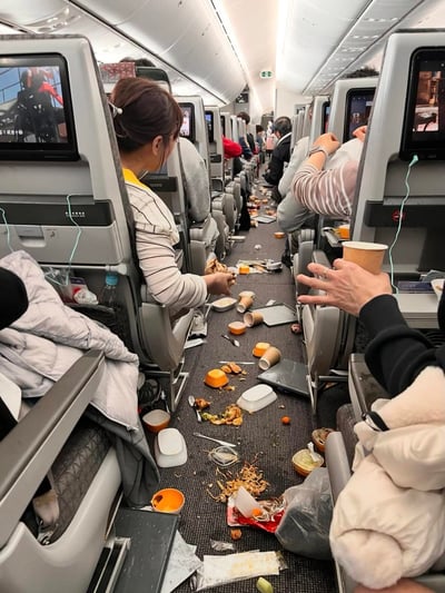 המטוס המטונף לאחר המערבולת אוויר