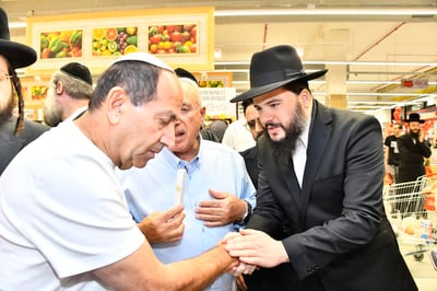 רבנים ואישי ציבור באו לברך את רמי לוי על המהלך פורץ הדרך