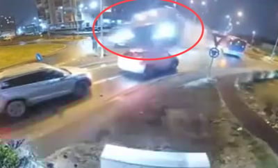 הסרטון ששבר את הרשת: מרצדס עפה באוויר מעל מכוניות, הנהג ניצל ממוות