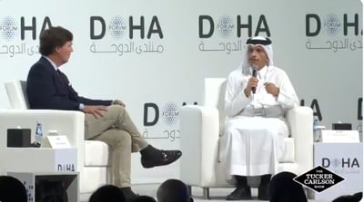 טאקר קרלסון עם השבוע בפורום הדיפלומטי בדוחא מראיין את ראש ממשלת קטאר 