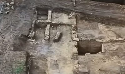 בסך הכל רצה לשפץ: חצר ביתו של צרפתי הפך לאתר ארכיאולוגי בעקבות אוצר רומאי יקר 